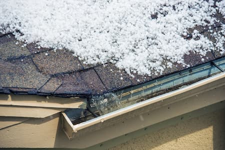How pro roof snow removal keeps roof safe